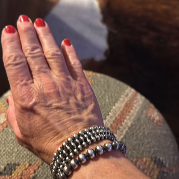 Beautiful sterling silver Navajo pearl bracelet—7 inches - Picture 6 of 8